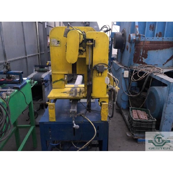 Profile cutting saw