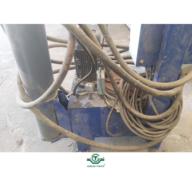 Hydraulic filter changer