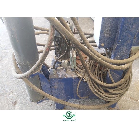 Hydraulic filter changer