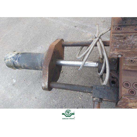 Hydraulic filter changer