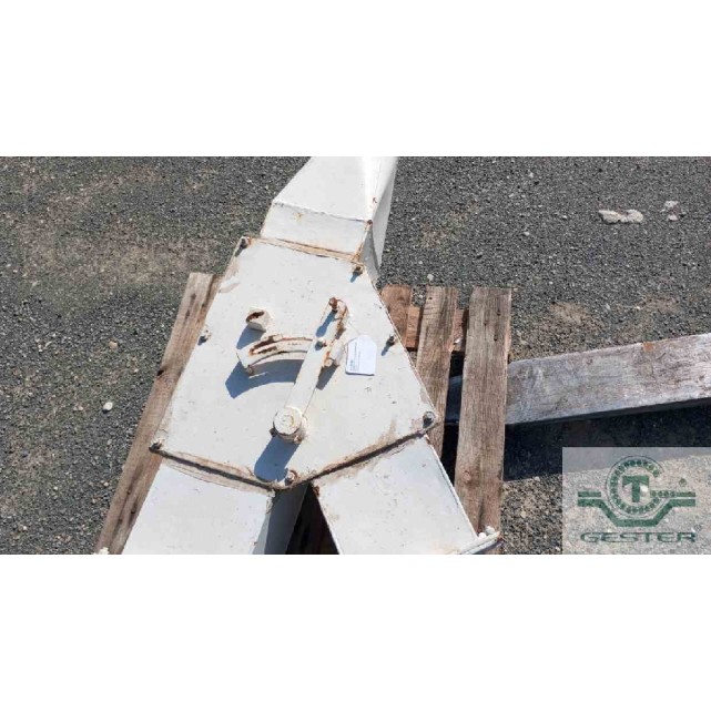 Material diverter Y-pipe with bypass