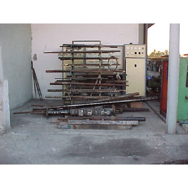 Barrel and screw for extruder
