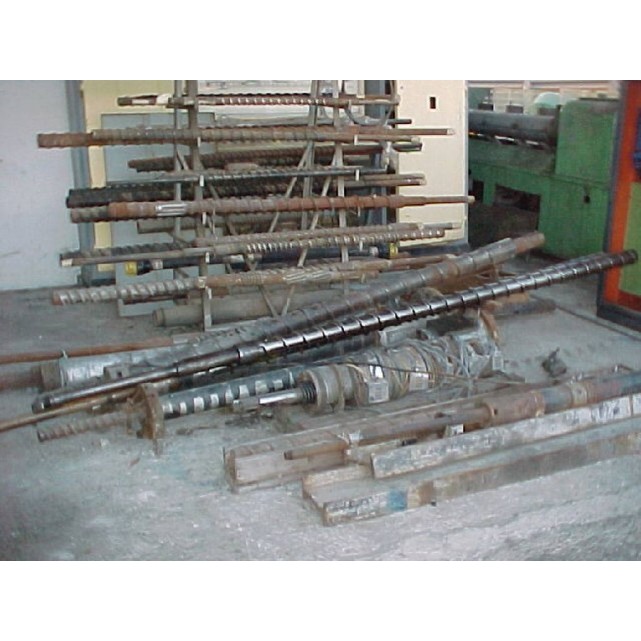 Barrel and screw for extruder
