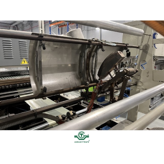 Bag manufacturing machine
