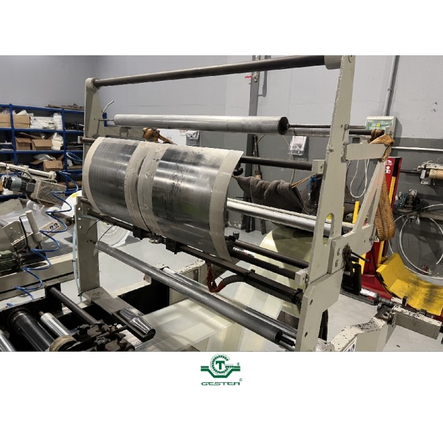 Bag manufacturing machine