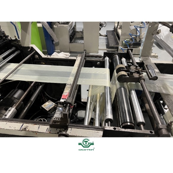 Bag manufacturing machine