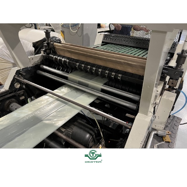 Bag manufacturing machine