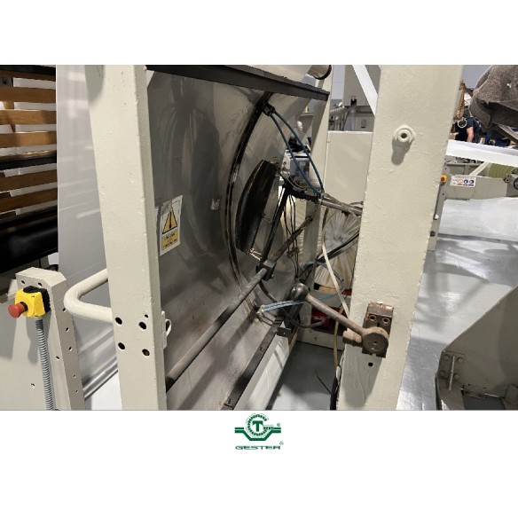 Bag manufacturing machine