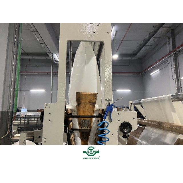 Bag manufacturing machine