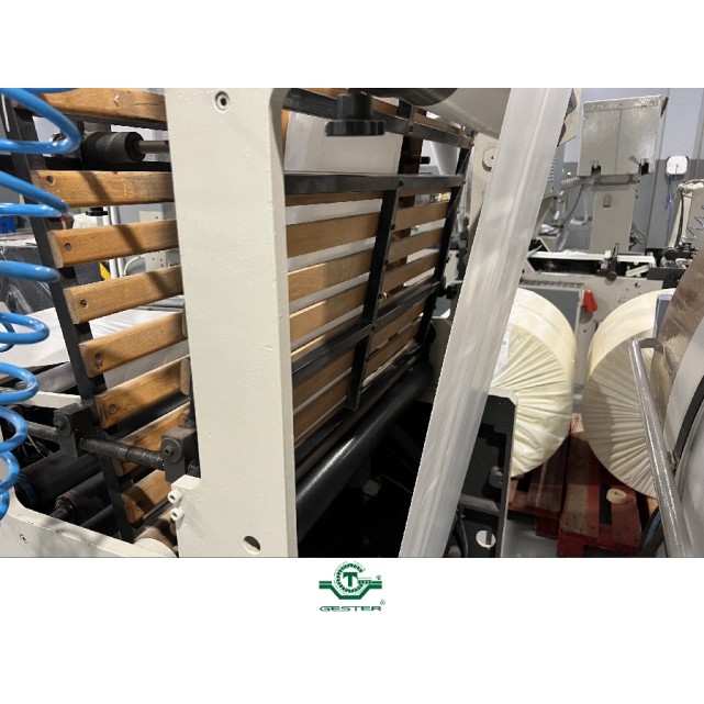 Bag manufacturing machine