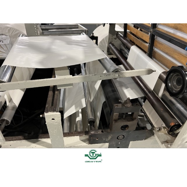 Bag manufacturing machine