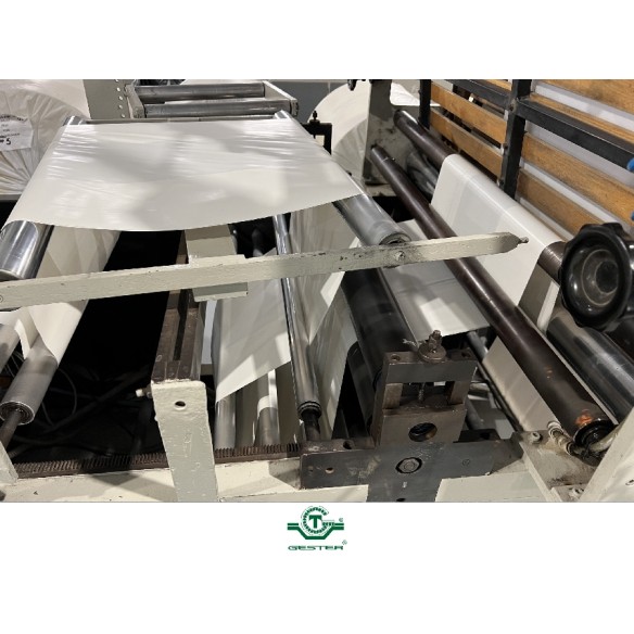 Bag manufacturing machine