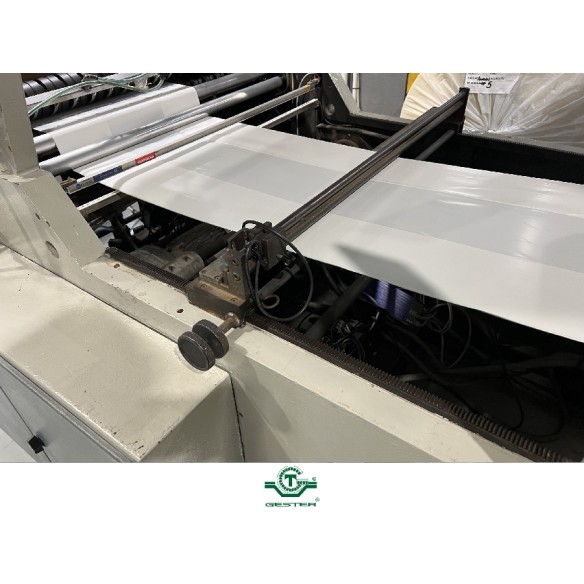 Bag manufacturing machine