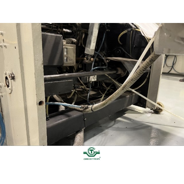 Bag manufacturing machine