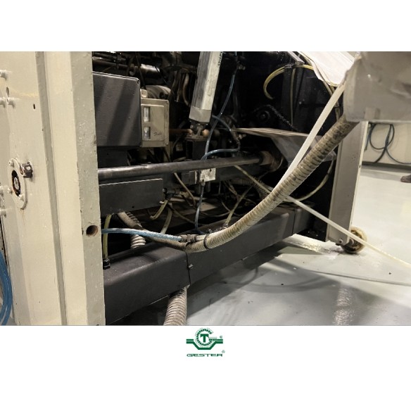 Bag manufacturing machine