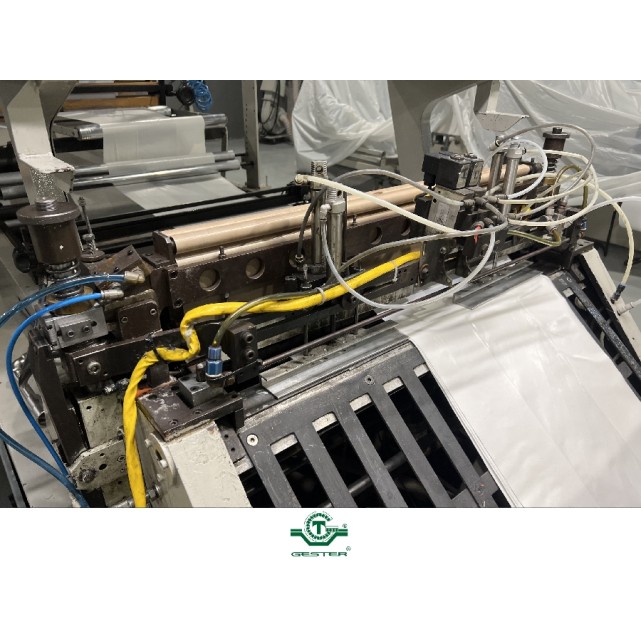 Bag manufacturing machine