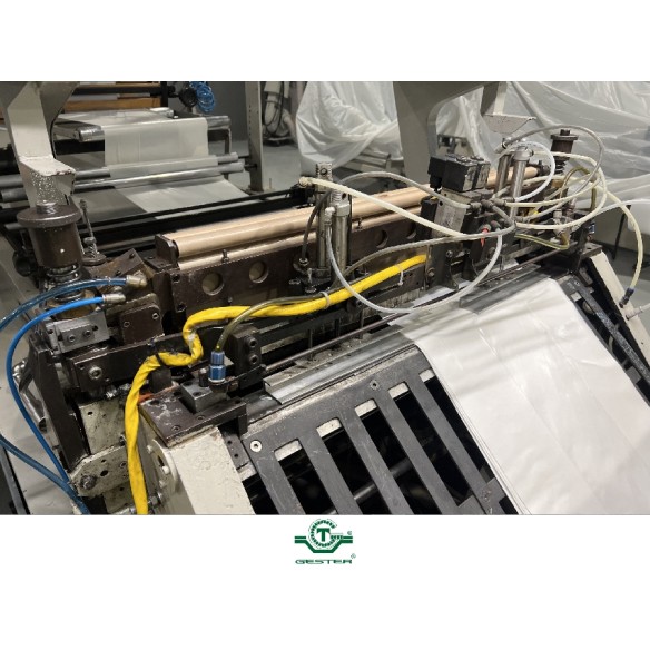 Bag manufacturing machine