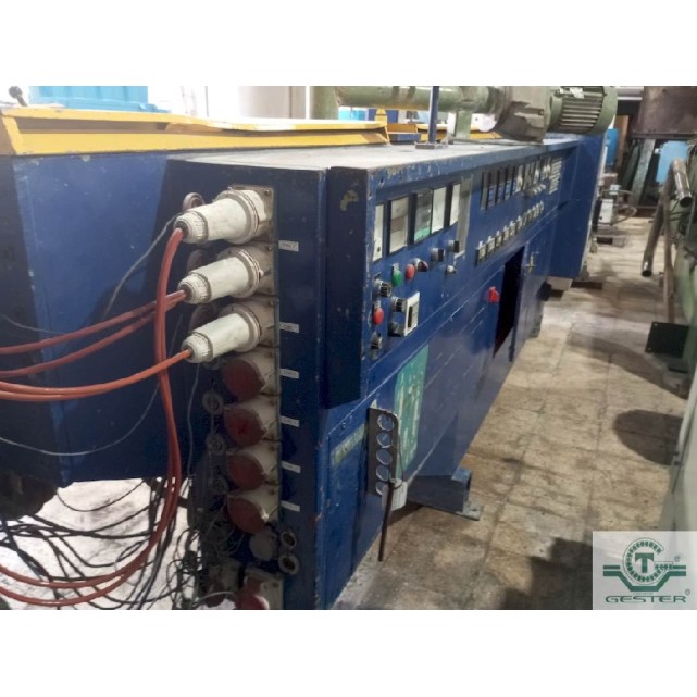 Twin-screw extruder
