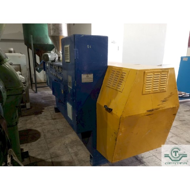 Twin-screw extruder