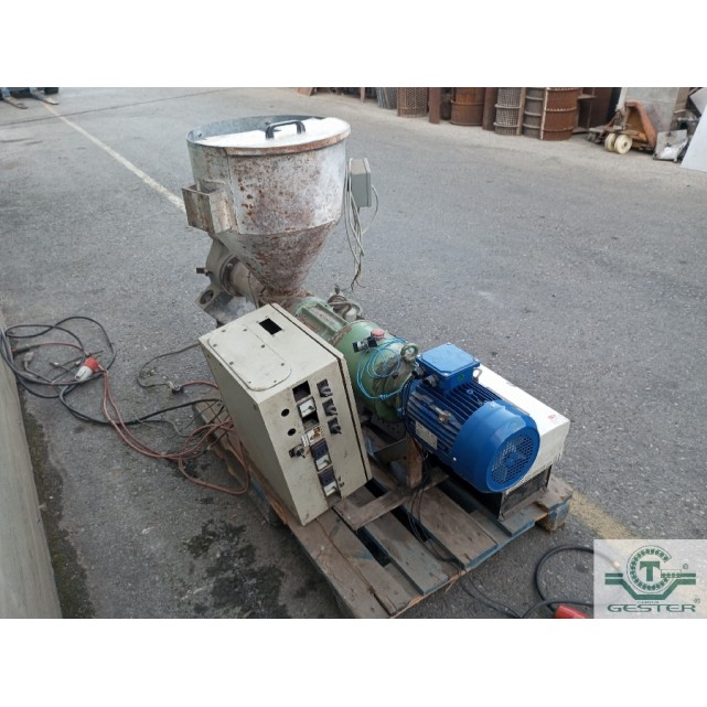Twin-screw extruder