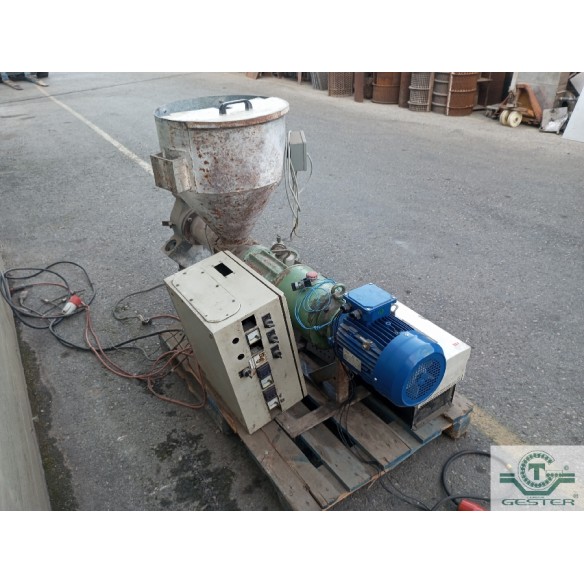 Twin-screw extruder