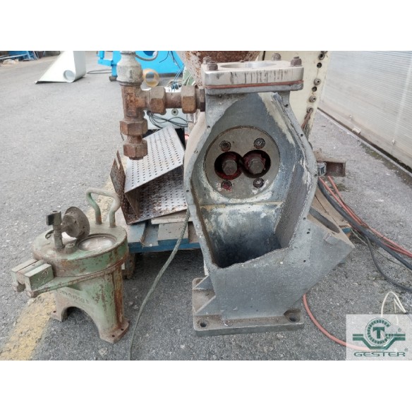 Twin-screw extruder