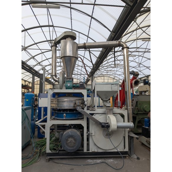 Blade micronizer