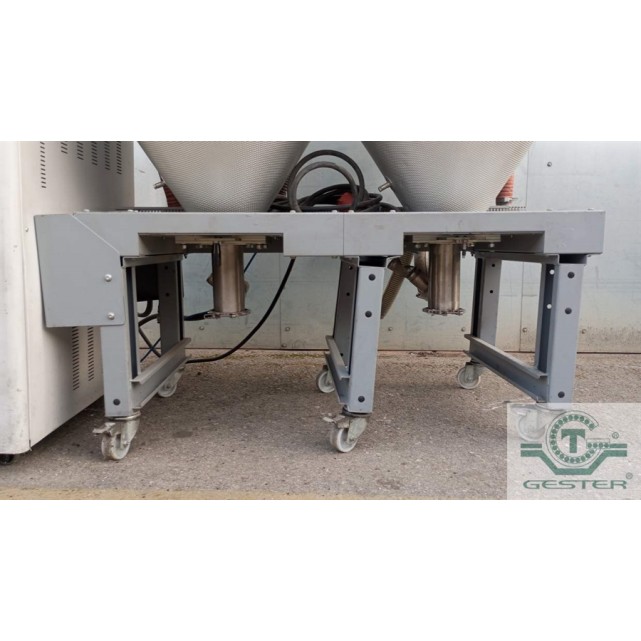 Two-hopper dehumidifier