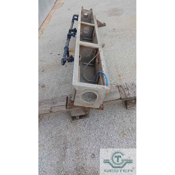 Vacuum tank