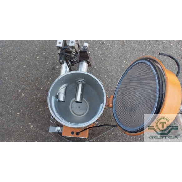 Pneumatic material loading receiver