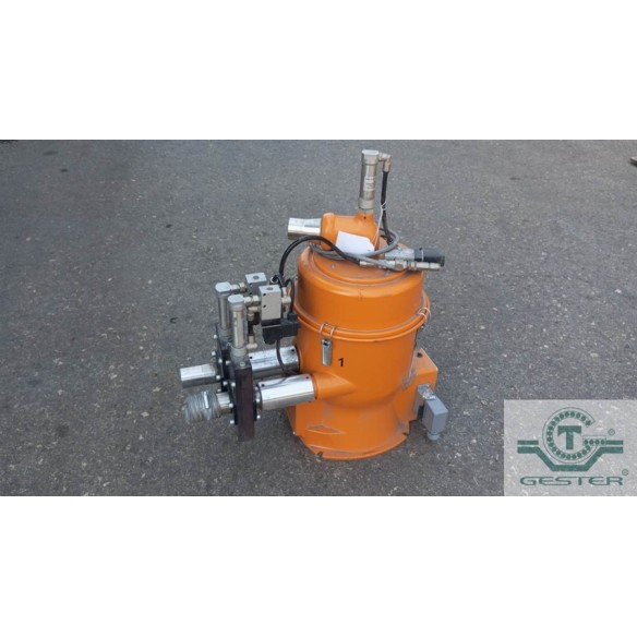 Pneumatic material loading receiver