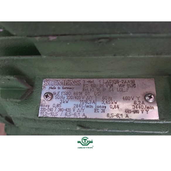 Grinder with blades