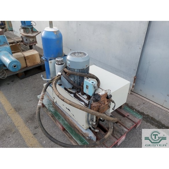 Hydraulic filter changer