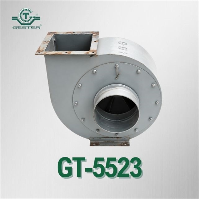 Vacuum conveyor for solid materials