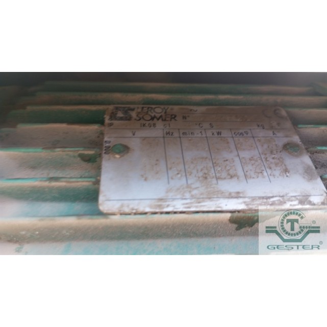 Vacuum conveyor for solid materials