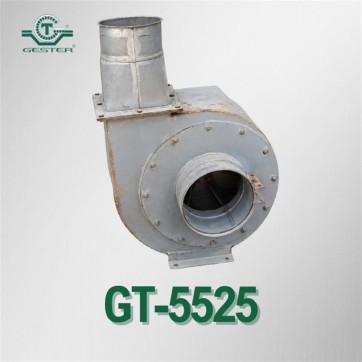 Vacuum conveyor for solid materials