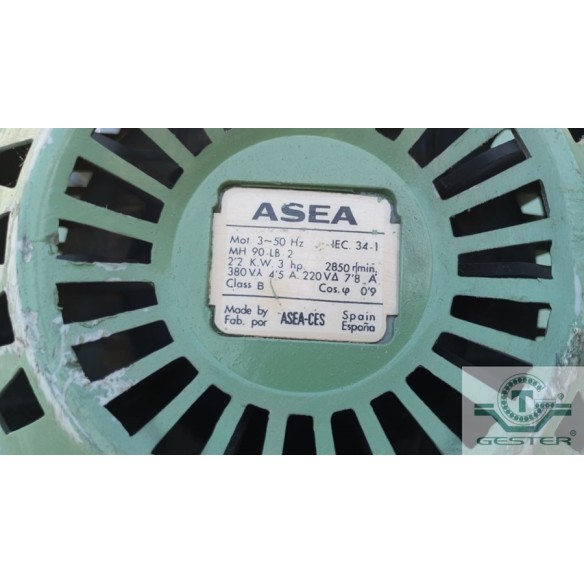 Vacuum conveyor for solid materials