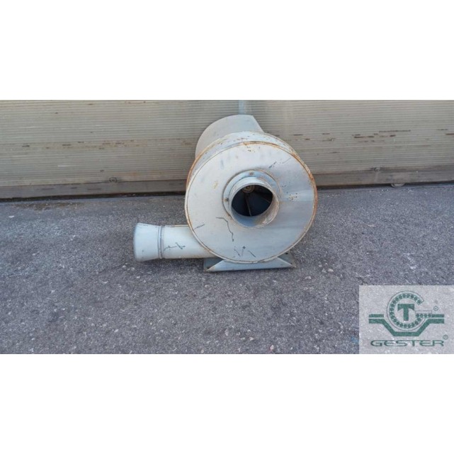 Vacuum conveyor for solid materials