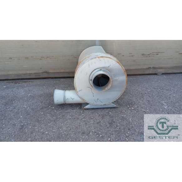 Vacuum conveyor for solid materials