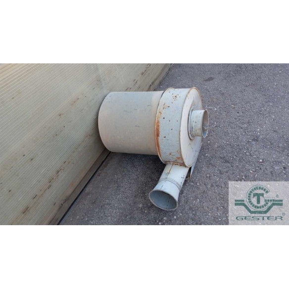 Vacuum conveyor for solid materials
