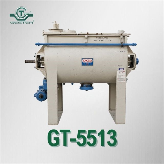 Slow-speed horizontal mixer