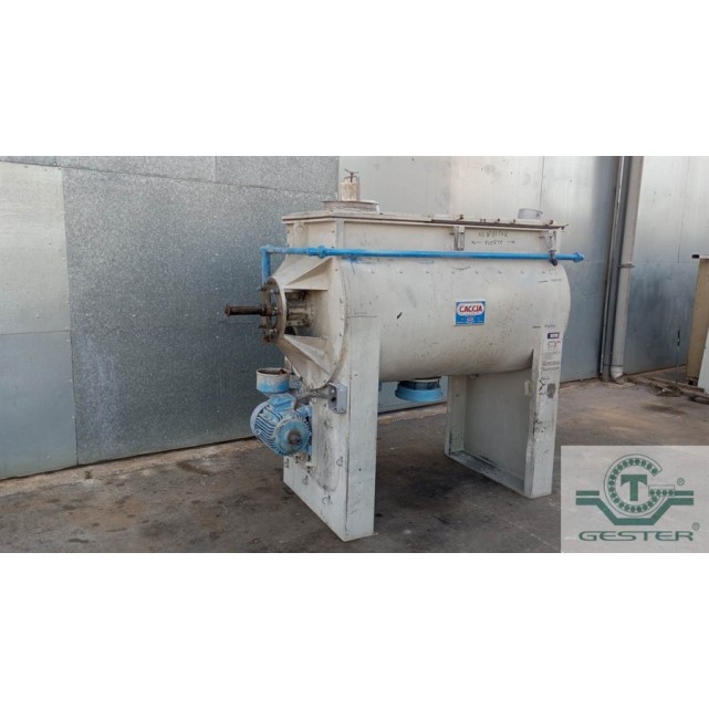 Slow-speed horizontal mixer