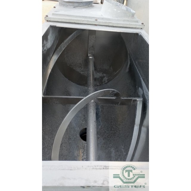 Slow-speed horizontal mixer