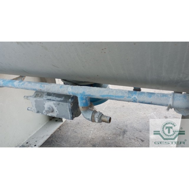 Slow-speed horizontal mixer