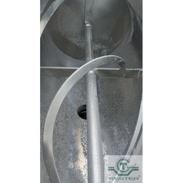 Slow-speed horizontal mixer