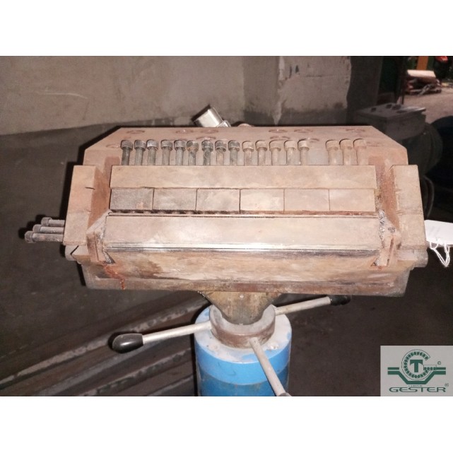 Sheet extrusion head