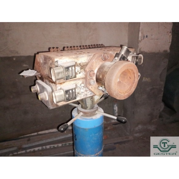 Sheet extrusion head
