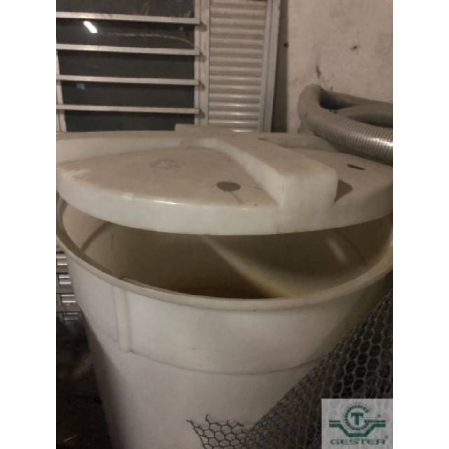 Plastic tank