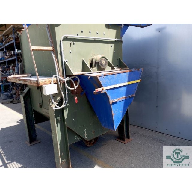 Label and cap remover machine