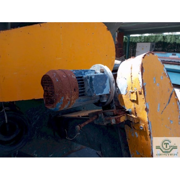 Label and cap remover machine